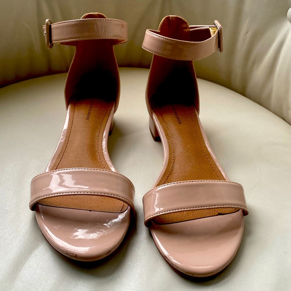 Like new sandals. Great for summer dresses or jeans!